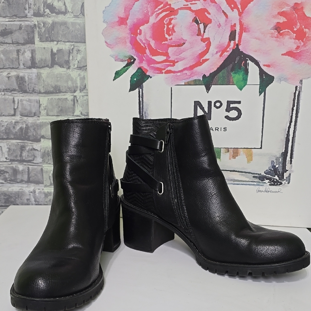 BareTraps Hensley Black 9M Lug Boots Stacked Heel